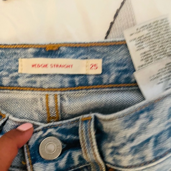 Levi’s Wedgie Straight Jeans with rips - Picture 6 of 9